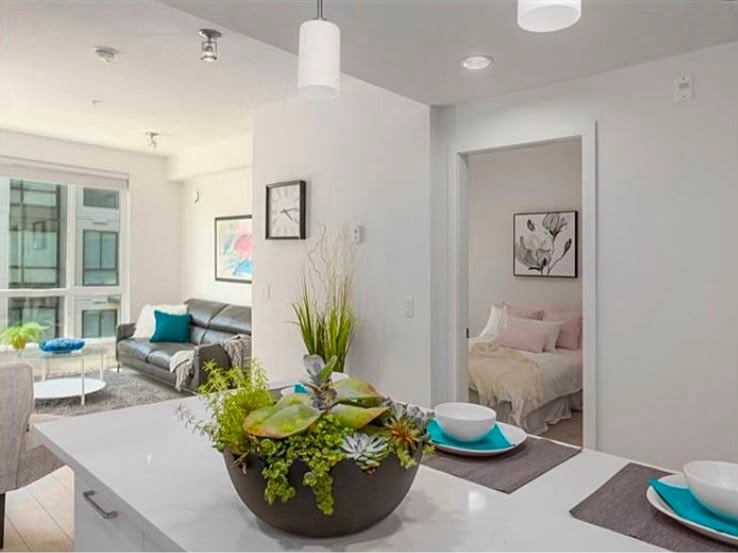 Bright 2 Bed + 2 Bath - Parking, Locker, Heat & Hot Water Incl. 5