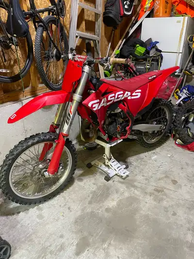 Selling a 2022 gas gas MC 125 in great shape start right up runs great. No issues with the bike come...