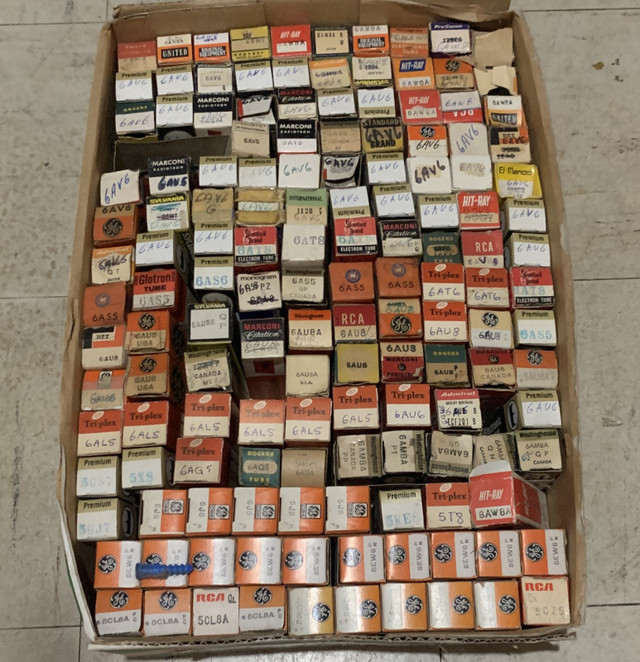 Tube Tester plus Lot of +600 Radio / TV Vacuum tubes in General Electronics in City of Toronto - Image 3