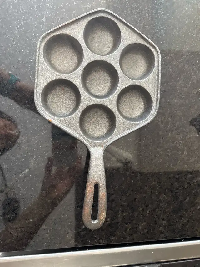 Cast Iron Danish Æbleskiver pan in Kitchen & Dining Wares in Ottawa - Image 2