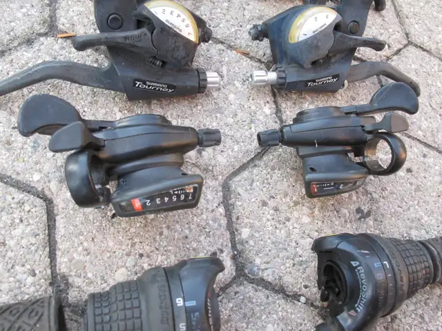 Shimano Microshift 6,7 speed gear shifters ST-EF40, SL-RS31 in Frames & Parts in City of Toronto - Image 4