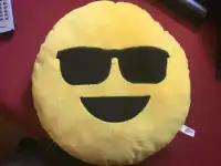 Coussin emoji - Visage avec des lunettes de soleil