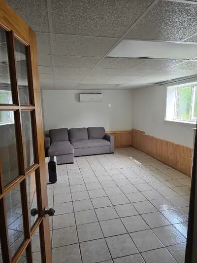 Room for rent available now