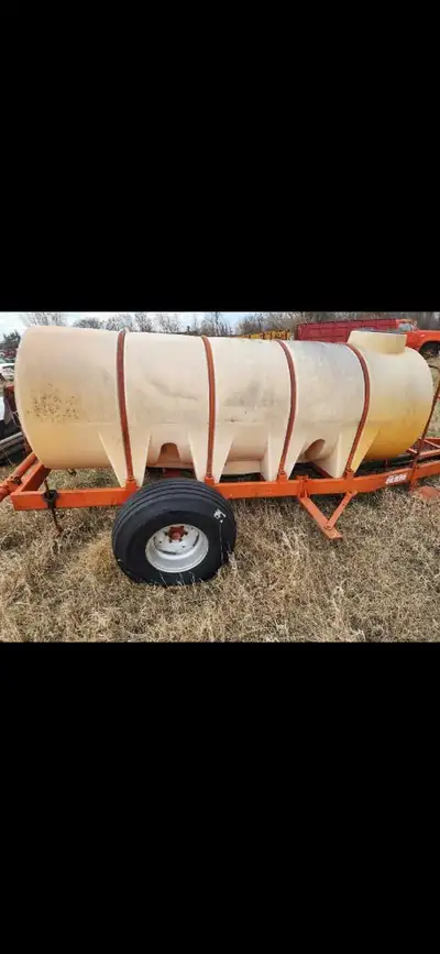 TANK 3800+ Litre capacity plus 14000 lb trailer unit $3000. horizontal flat bottom, polyethylene mol...