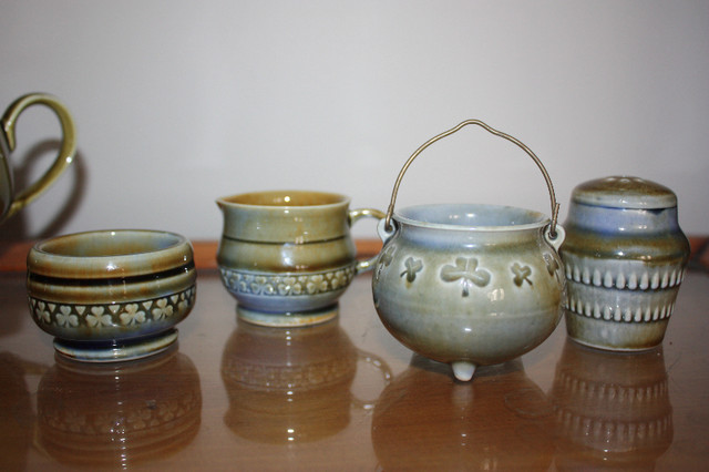 Lot - Irish Porcelain Green Blue. Pots, Mugs, Salt, Ashtray more in Arts & Collectibles in Ottawa - Image 2