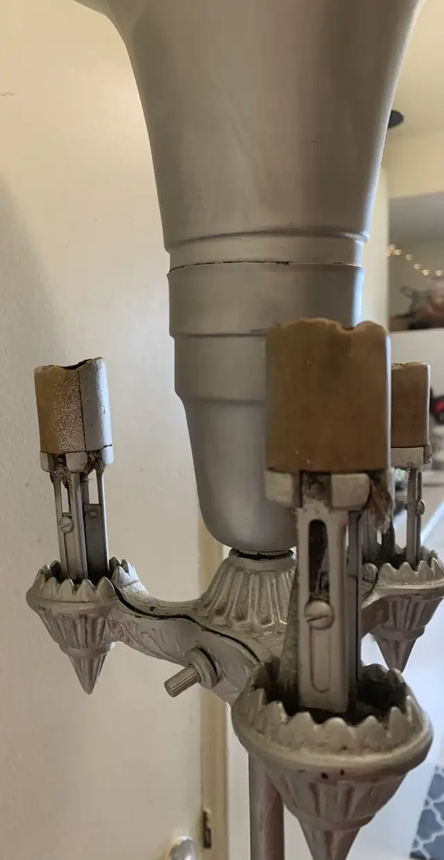 Antique Floor Lamp w/3 lamp sockets in Indoor Lighting & Fans in Oshawa / Durham Region - Image 8