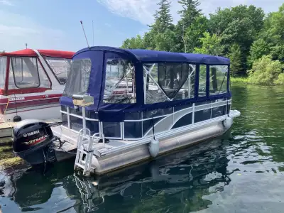 2022 Bennington - S Series with Trailer!. Yamaha 90HP High Output engine. Perfect condition with les...
