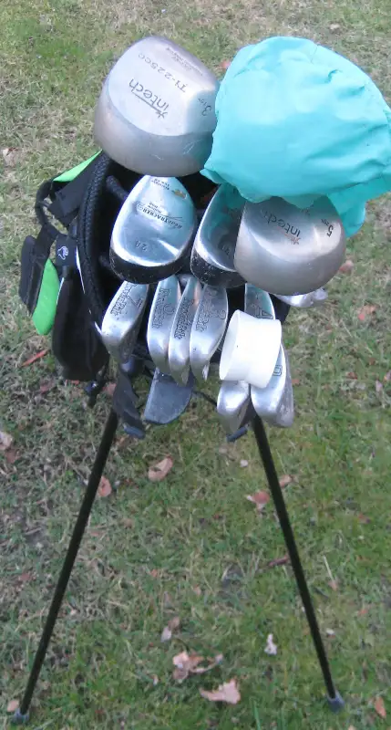 Mens Right Handed FULL 14 Golf Set Powerbilt Irons, Bear Hybrids in Golf in Sudbury - Image 3