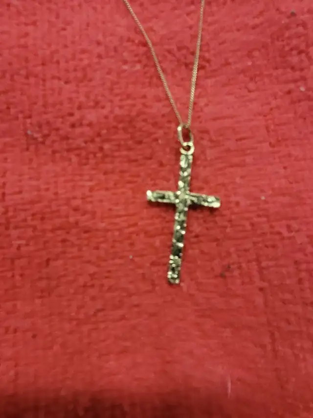 18 inches 14 kt Gold chain 10 kt Gold ✝️ Cross in Jewellery & Watches in Ottawa - Image 4