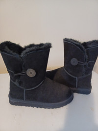 BRAND NEW UGG AUSTRAILIA!