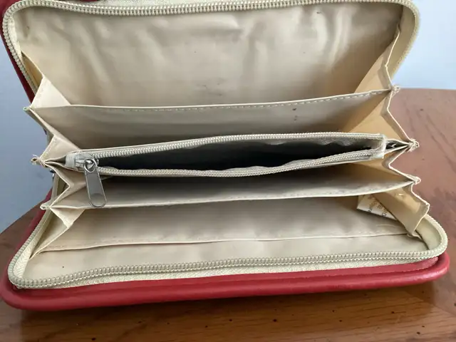 Nine West Wallet in Bags & Luggage in Mississauga / Peel Region - Image 6
