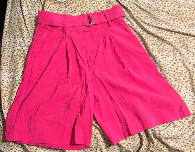 Forever 21 - Women’s Pink Shorts Size Medium  in Women's - Bottoms in Markham / York Region
