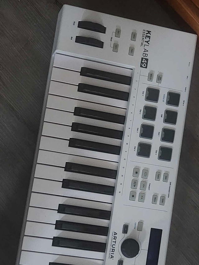 Arturia KeyLab 49 Keyboard Controller - White - in Pianos & Keyboards in Downtown-West End - Image 2
