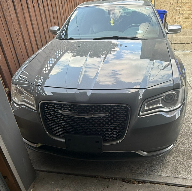 2019 Chrysler 300C HEMI V8 5.7L in Cars & Trucks in London
