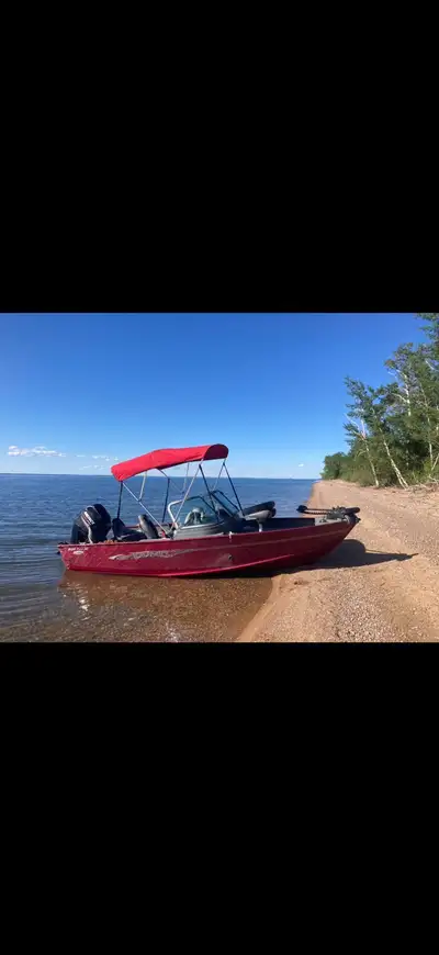 Motor guide trolling motor remote and wireless foot pedal Bimini top Live well Stereo system 5 seats...