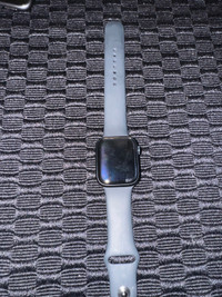 Watch série 7…..45mm AirPods 1er génération offert avec 