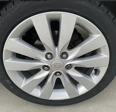 2016 kia forte 17 nch alloy rims and tires 2 tires are like brand new 5x114.3 $125 firm i can get $1...