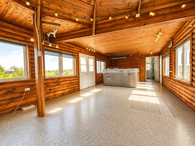 GRAND ET MAGNIFIQUE COTTAGE À ST-HENRI DE LAUZON — photo 3