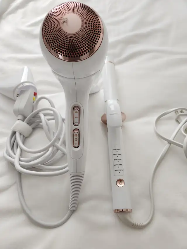 Hair dryer and curling iron in Other in Red Deer - Image 2