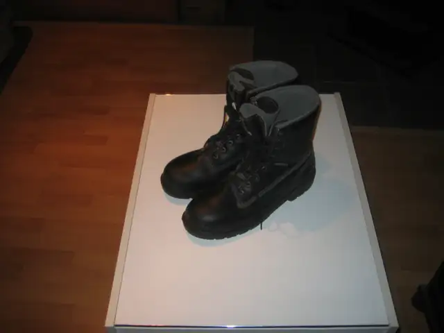 Bottes de travail in Men's Shoes in Longueuil / South Shore - Image 2