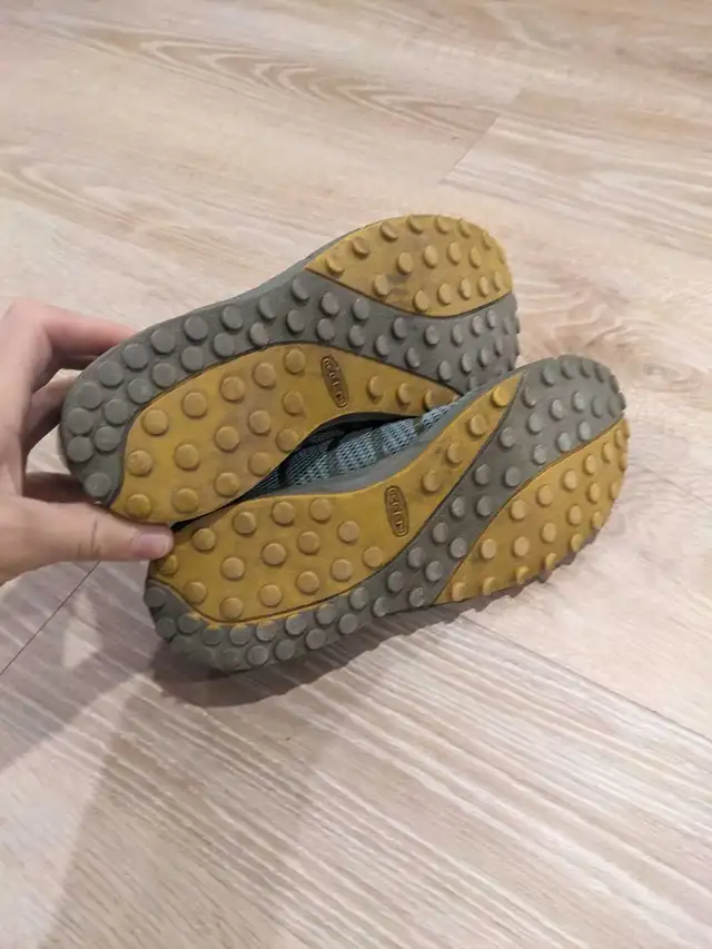 Keen Shoes trail running femme 7.5 in Men's Shoes in City of Montréal - Image 3
