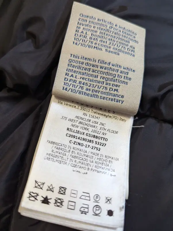 Moncler Rillieux Puffer Down Jacket Navy in Men's in Mississauga / Peel Region - Image 11