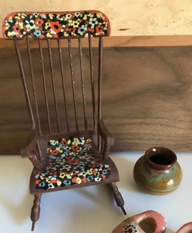 Miniature Rocking Chair Albert Nadeau Quebec, Mini Pottery Pot in Arts & Collectibles in Ottawa - Image 2