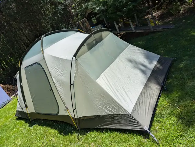 North Face Trailhead 8 tent in Fishing, Camping & Outdoors in Belleville - Image 4