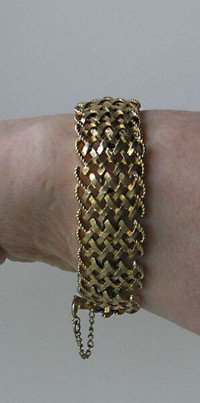 Cosmetic Gold Bracelet (With Security Chain)