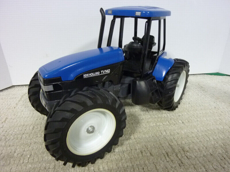 1/16 NEW HOLLAND TV140 farm Toy tractor for sale  