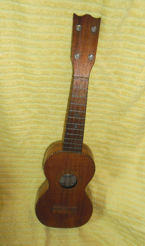 Vintage 1920s Leonardo Nunes Hawaiian Koa wood ukulele/ukelele dans Cordes  à Ville de Montréal - Image 4