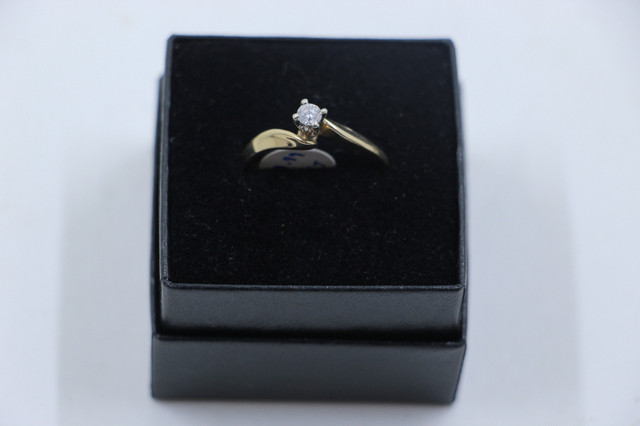 Size 8.5 10kt Yellow Gold Ring (#14978) in Jewellery & Watches in City of Halifax - Image 3