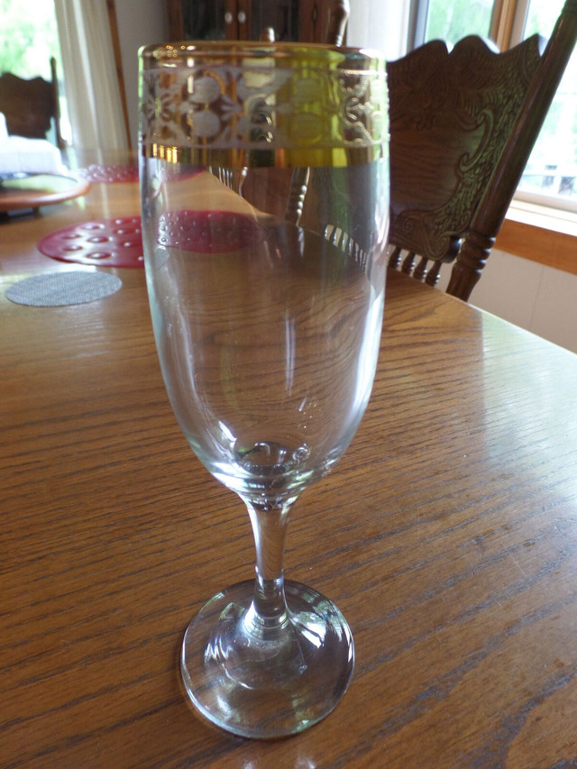 Beautiful wide gold trimmed champagne flutes - 6 - NEW in Kitchen & Dining Wares in Sarnia - Image 3