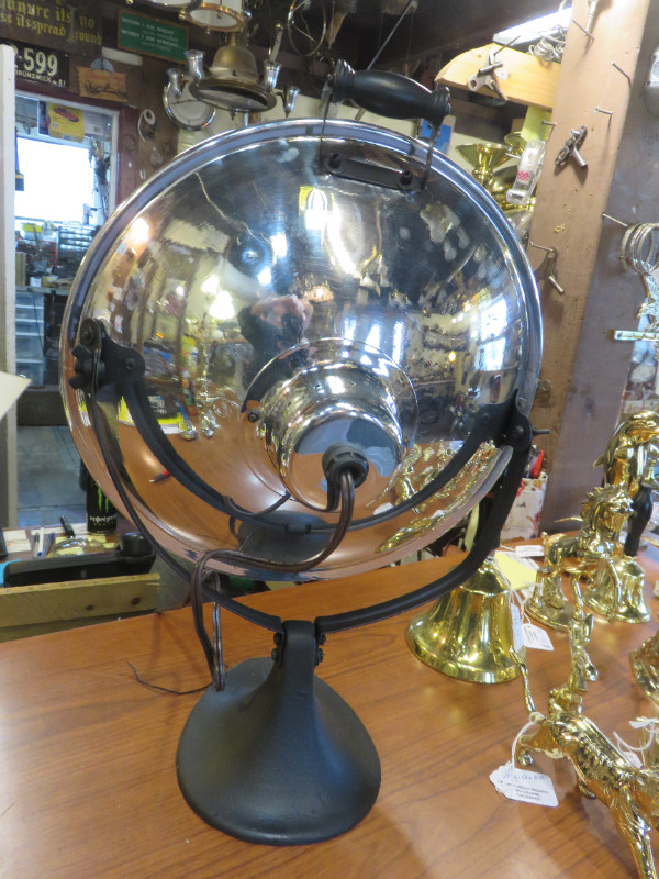 Vintage Heater Lamp in Arts & Collectibles in Saint John - Image 4