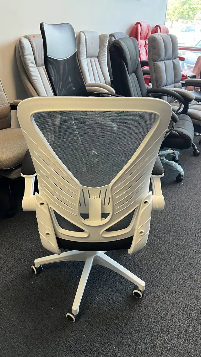 Mesh Office Chair Swivel Task Desk Chair with Lumbar Back Suppor in Chairs & Recliners in Markham / York Region - Image 2