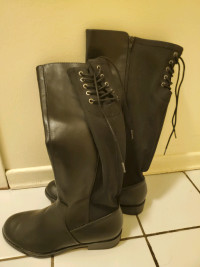  Ladies size 7 boots( New)