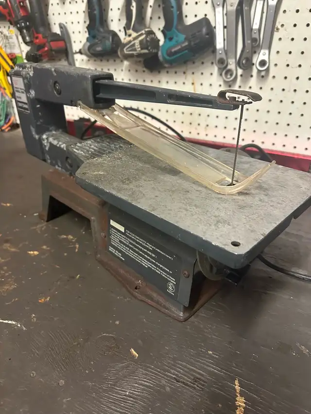Sears Craftsman 16” Scroll Saw in Power Tools in London - Image 3