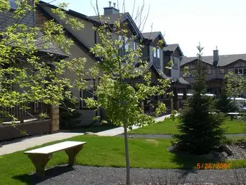 Easily Located 3 Bedrooms Family Town Home in PANORAMA Hills NW in Long Term Rentals in Calgary - Image 10