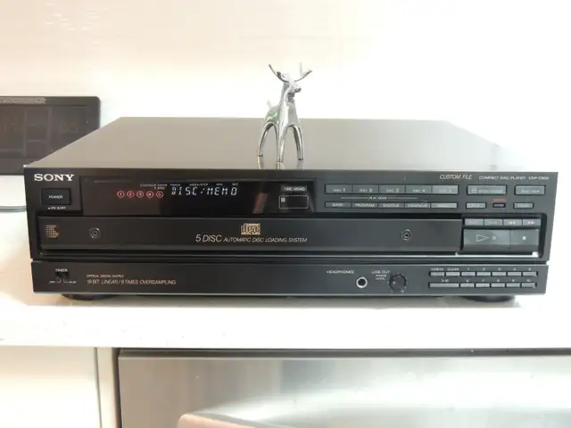 Sony CDP-C800 5-CD Changer w/optical, Var out, Japan + Cable ! in Stereo Systems & Home Theatre in Mississauga / Peel Region - Image 2