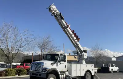 2017 International Altec DC47-TR Digger Derrick 2017 International 7300 Cummins 6.7l diesel Automati...