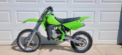 Selling a 1993 Kawasaki KX80, a compact dirt bike featuring an 82cc, two-stroke engine and a manual...