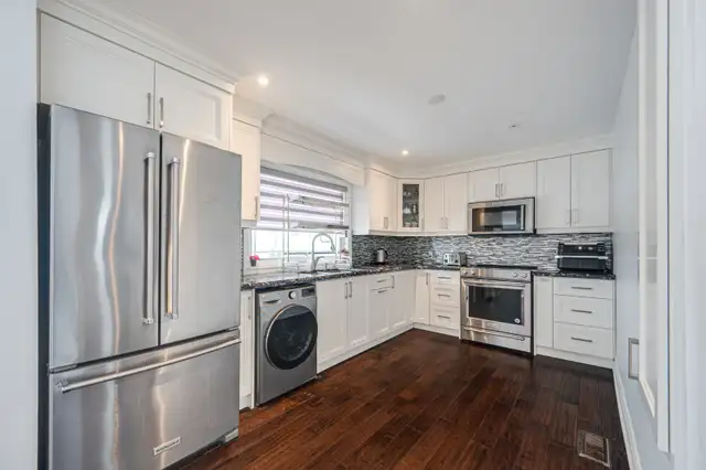 Exquisite Main Floor of Bungalow Available for Rent!63860084308483123