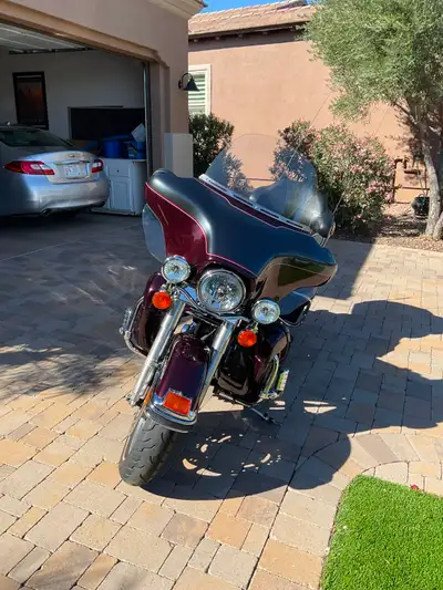Ultra Classic Electra Glide One owner, always garaged, 5 speed, serviced regularly, bike in good sha...