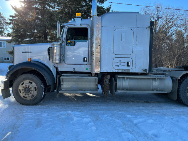 2014 Kenworth  in Heavy Equipment in Prince Albert - Image 2