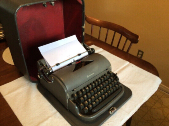 Vintage Remington Typewriter in Arts & Collectibles in Sault Ste. Marie
