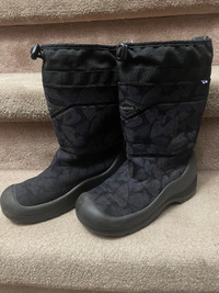 Girls sz 3 KUOMA boots 