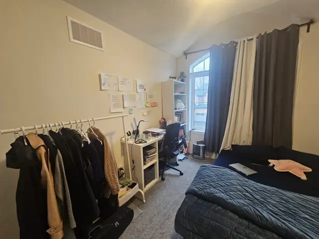 Private Room for rent for a girl in Long Term Rentals in Kitchener / Waterloo - Image 4