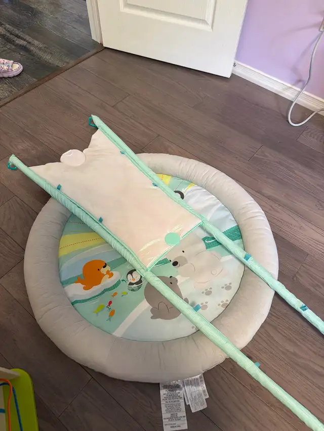 Baby walker toys and sitting pad in Toys in Markham / York Region - Image 4