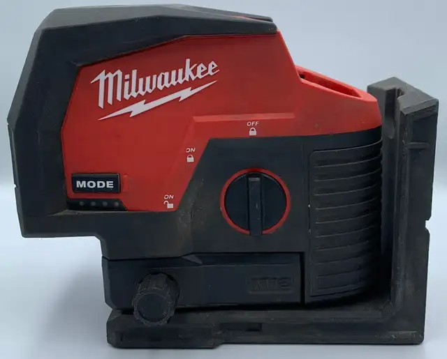 Milwaukee M12 Green Cross Line and Plumb Points Laser in Hand Tools in New Glasgow - Image 2