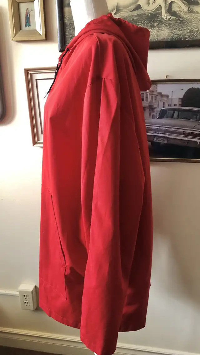 Vintage Red Outdoor Lightweight Jacket Poly Cotton Coat in Women's - Tops & Outerwear in Calgary - Image 4